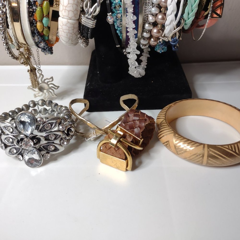 Lot Of Over 50 Bracelets And Bangles As Is - Picture 4 of 16